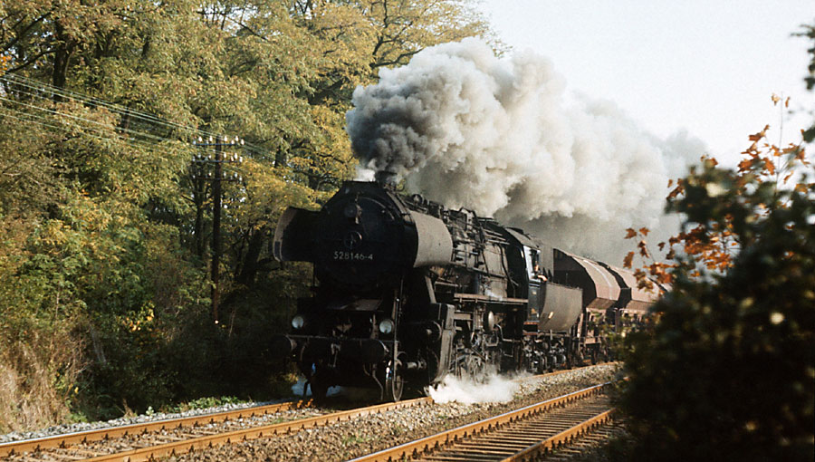 52 8146 mit dem N 66652 bei Griebo, 22.10.1983